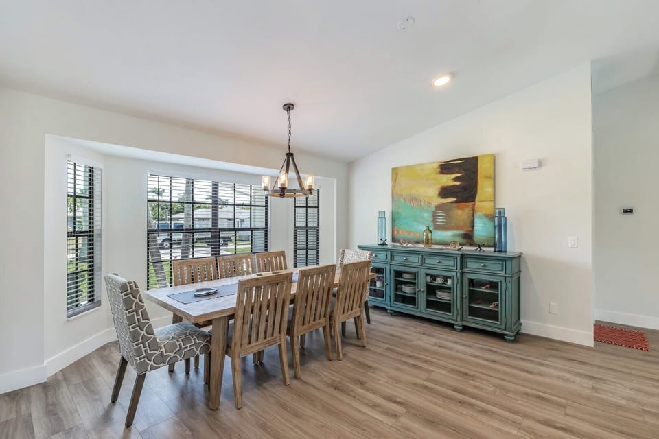 Open Concept, Inviting Floorplan