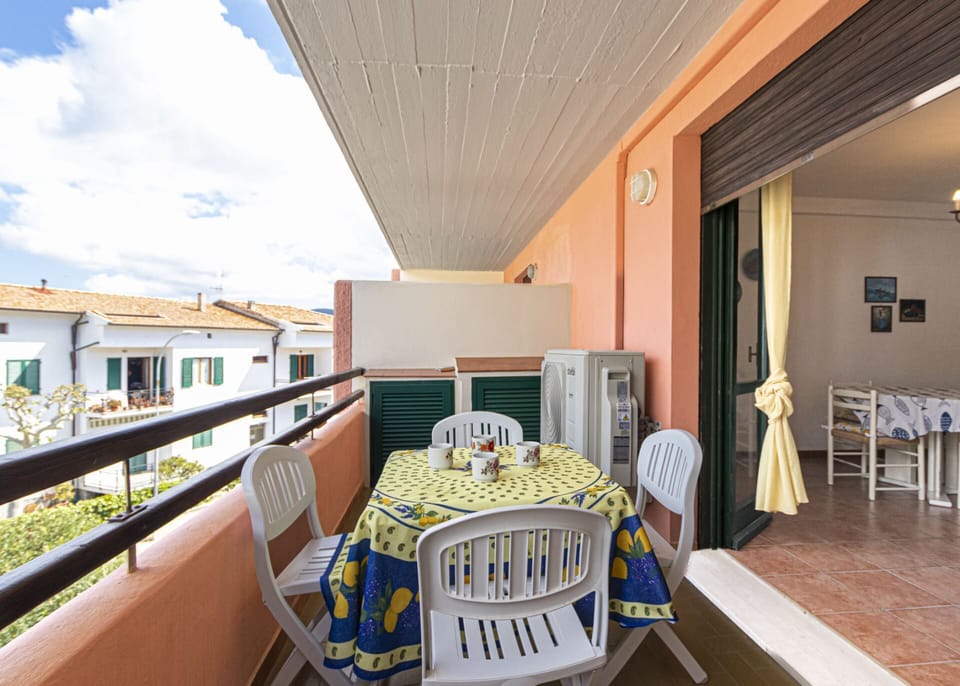 External table-Carlotta-Elba Island