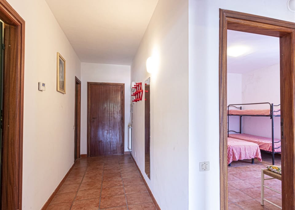 Hallway-Carlotta-Elba Island