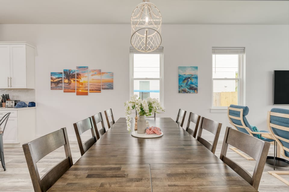 Dining table can seat 10.