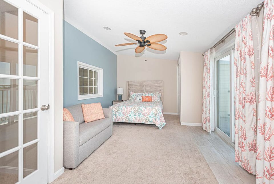 LOFT-QUEEN-BEDROOM