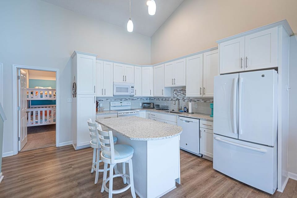 CRAB COVE ON THE BAY 404 - KITCHEN