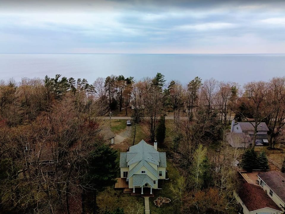 Just a 2 minute walk to Lake Michigan. 