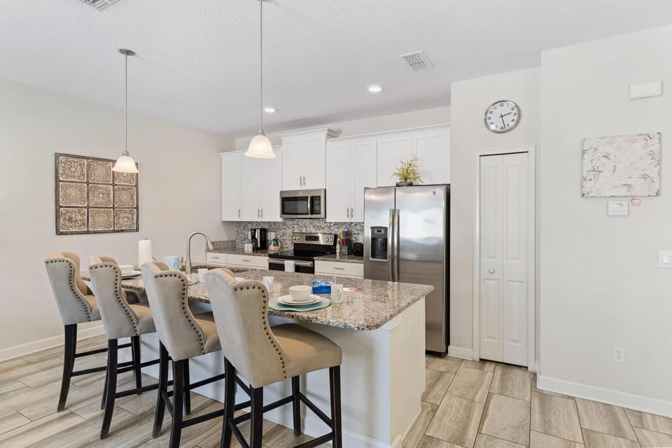 - Fully equipped kitchen of the town house in Kissimmee Florida - Integrated appliances for a seamless and stylish appearance - Thoughtful placement of kitchen essentials for easy access - Coordinated decor for a polished and inviting atmosphere