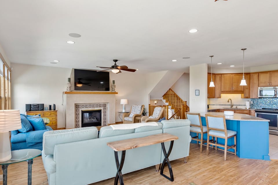 M237: Sunset Thrill | Mid Level Overview - Fireplace Not Available For Guest Use