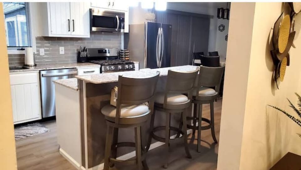 3 Counter Height Stools, Granite Counter Tops