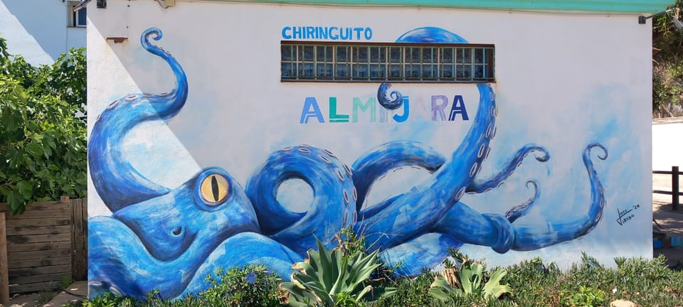 Nearby beach bar / restaurant