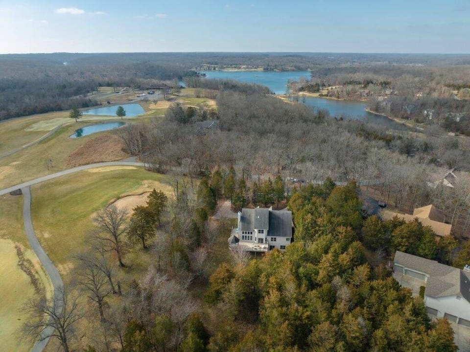 Perfect ariel view of the home.  The Aspen Center is 1/4 of a mile away as is the Golf/Club House.  Beautiful lake Aspen is the large lake at the top of the picture.