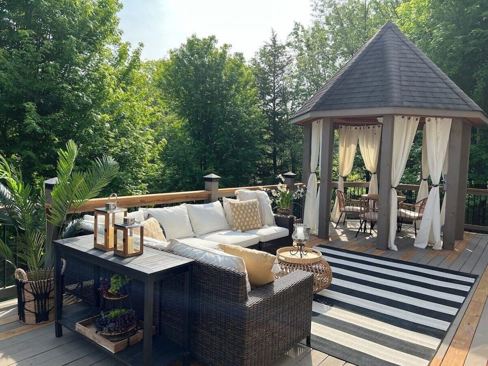 Outside sitting area with Pergola for dining, overlooking #10 green on IBK's golf course. There is a gas grill Weber Genesis for your use with an extra propane tank if needed.