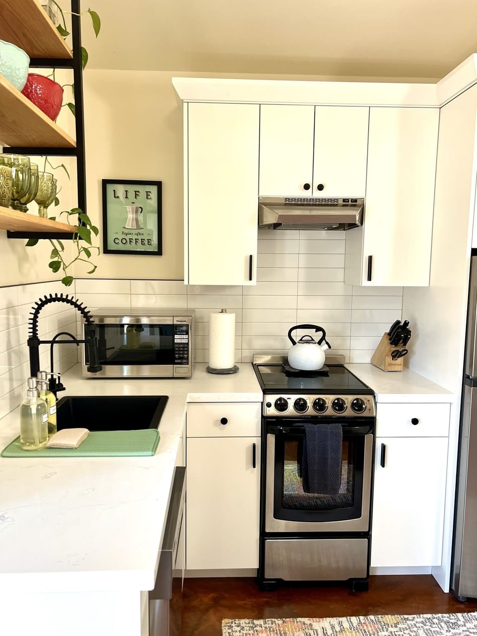 Full kitchen with RO spigot to refill your water bottles.