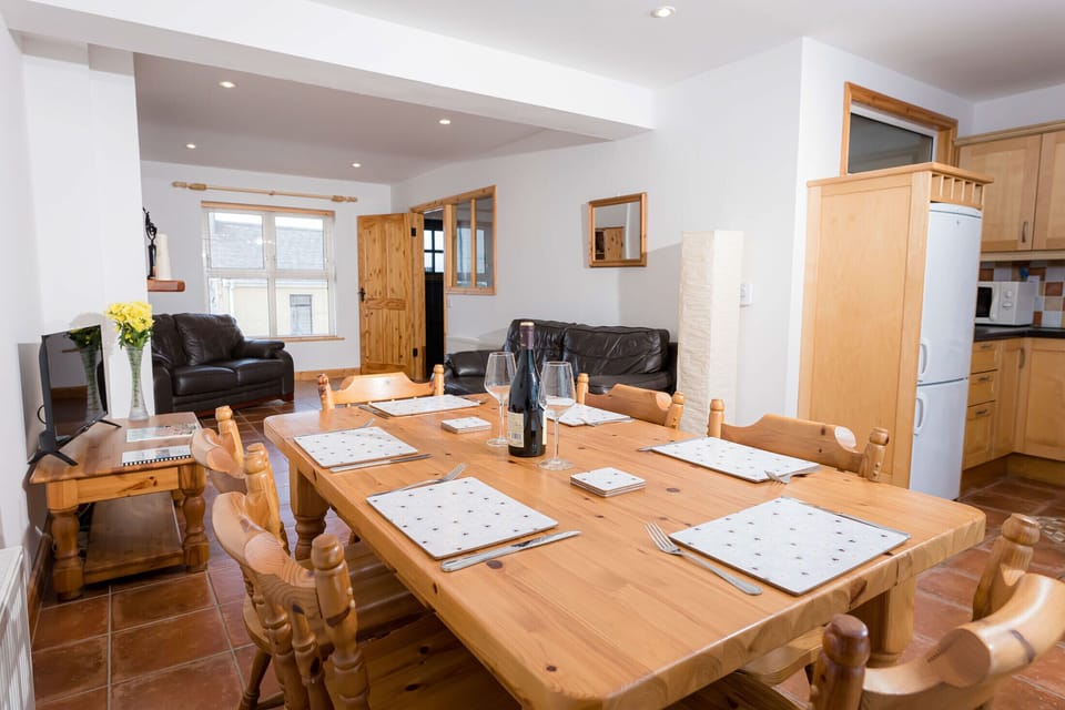 Kilkee Townhouse| Coastal Self-Catering Holiday Accommodation Available in Kilkee, County Clare