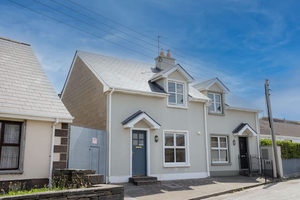 Kilkee Townhouse| Coastal Self-Catering Holiday Accommodation Available in Kilkee, County Clare