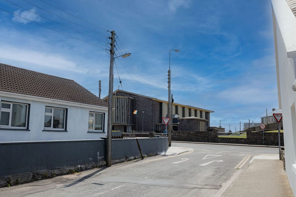 Kilkee Townhouse| Coastal Self-Catering Holiday Accommodation Available in Kilkee, County Clare