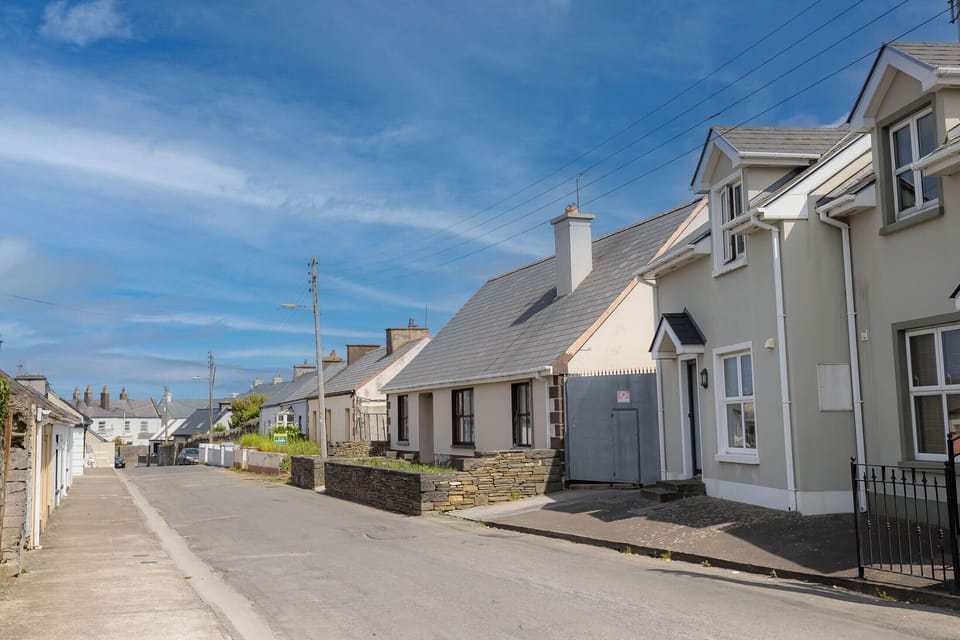 Kilkee Townhouse| Coastal Self-Catering Holiday Accommodation Available in Kilkee, County Clare