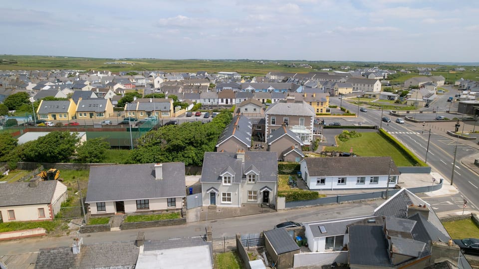 Kilkee Townhouse| Coastal Self-Catering Holiday Accommodation Available in Kilkee, County Clare