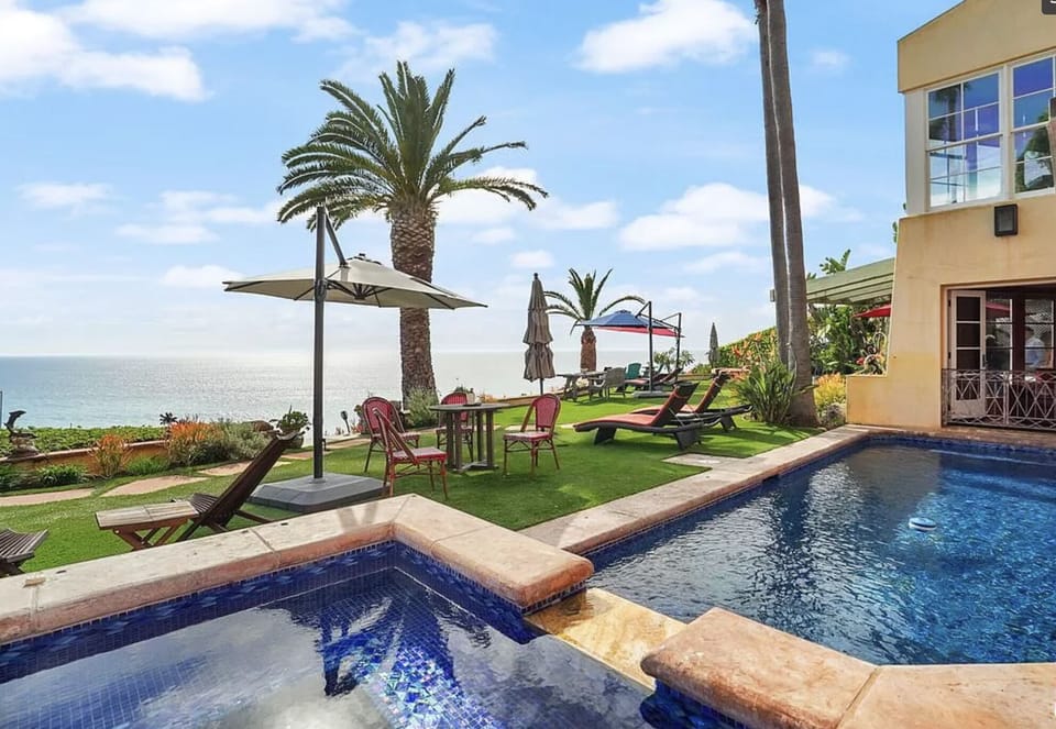 Fully renovated pool. jacuzzi, oceanfront