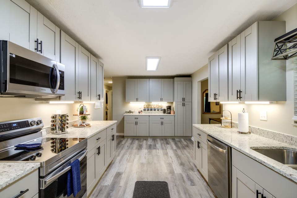 Fully Equipped Kitchen | Cooking Basics | Coffee Maker | Blender | Toaster