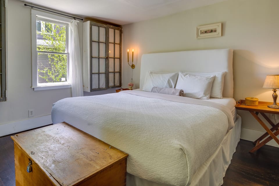 Bedroom 1 | King Bed