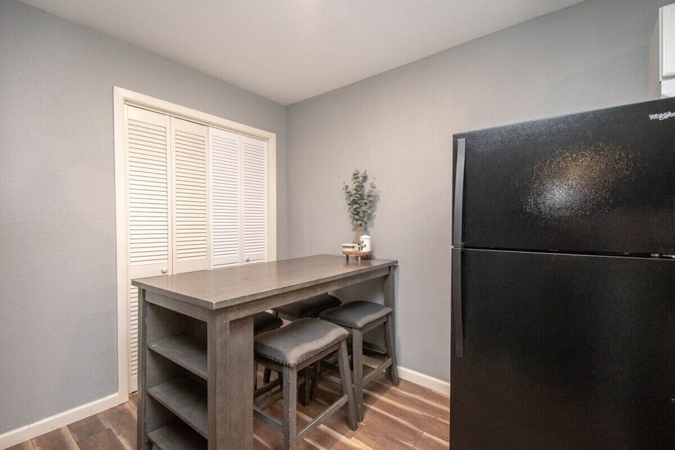 Dining room for up to 4 people