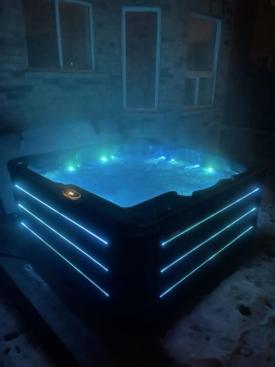 Indoor spa tub