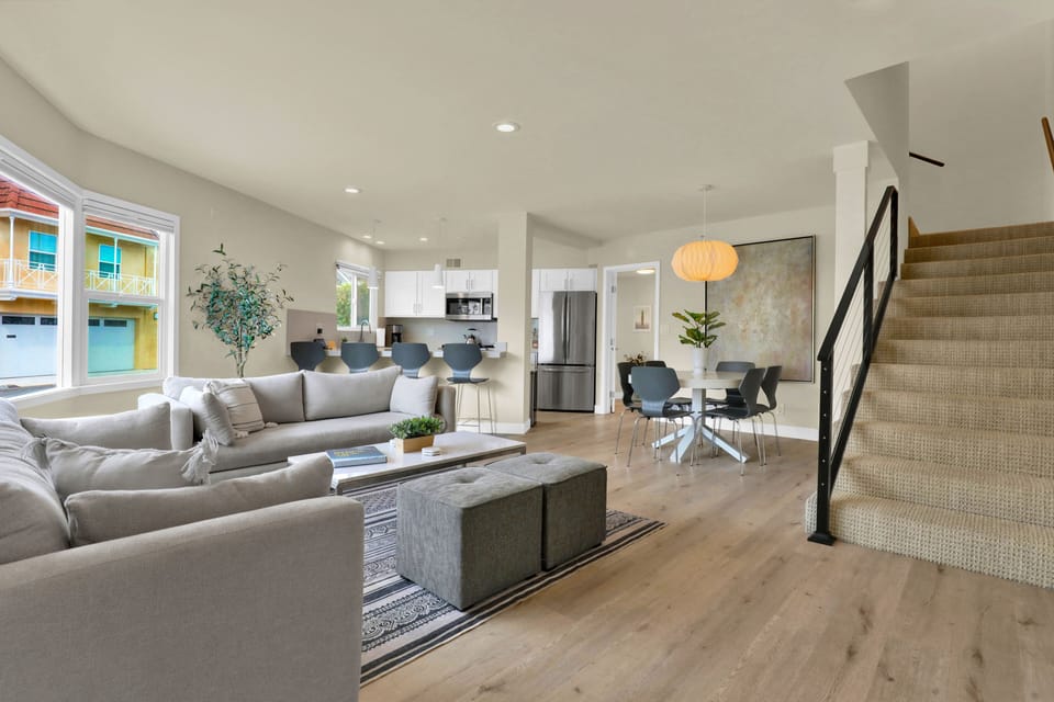 Bright Open Living