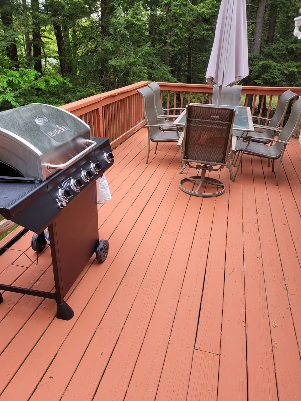 Umbrella, table and chairs. Eat and grill outside while enjoying the view.
