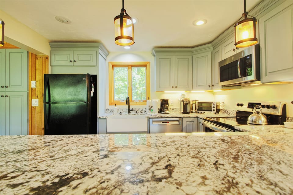 Full Kitchen in Private Home in White Mountains