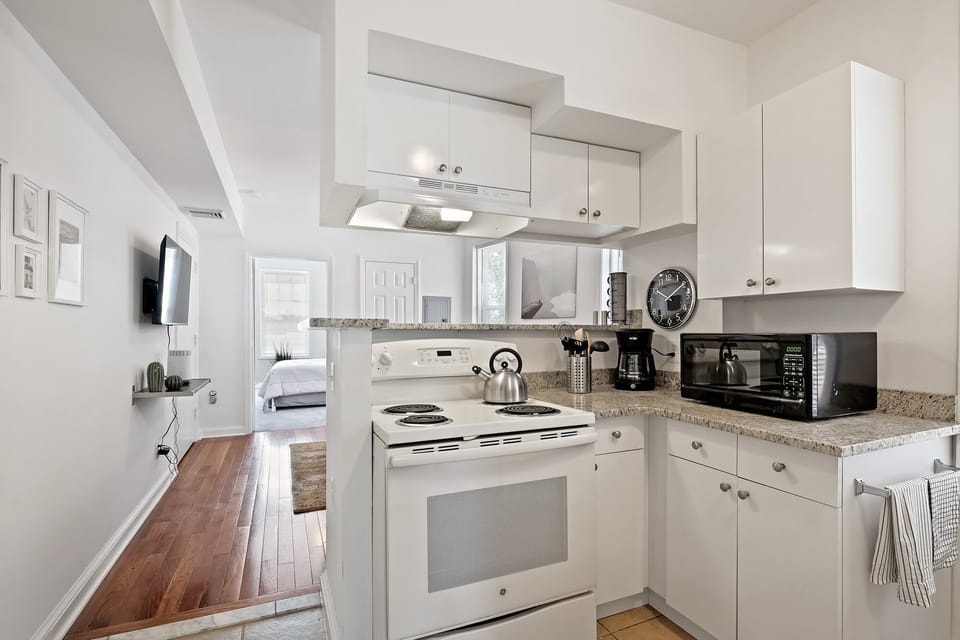 Full kitchen with all the amenities, fridge, freezer, coffee maker, stove, oven, toaster, and all cookware.