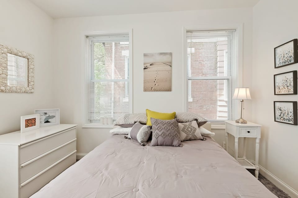 Clean, Fresh, and Guest-Ready
Thoroughly cleaned and prepared for each guest, this bedroom delivers peace of mind and restful nights.