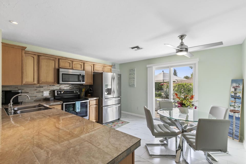 Modern Kitchen with Stainless Steel Appliances