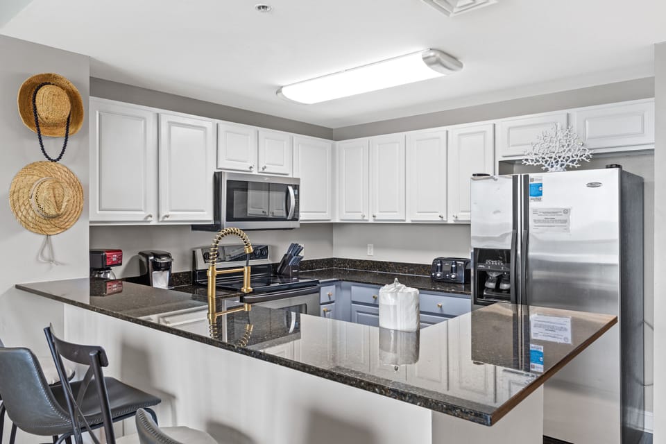 Kitchen with Breakfast Bar