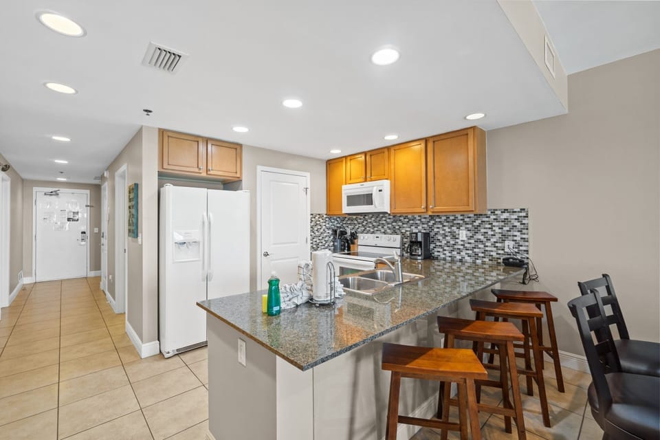 Kitchen with Breakfast Bar