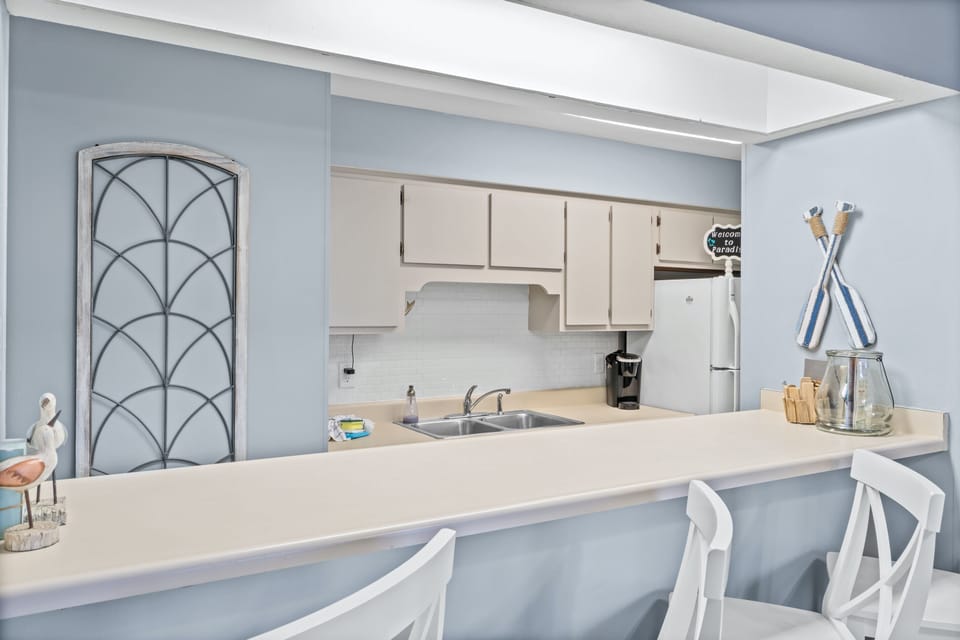 Kitchen with Breakfast Bar