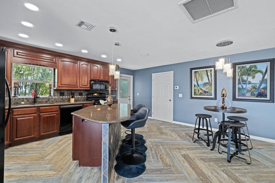 Full kitchen