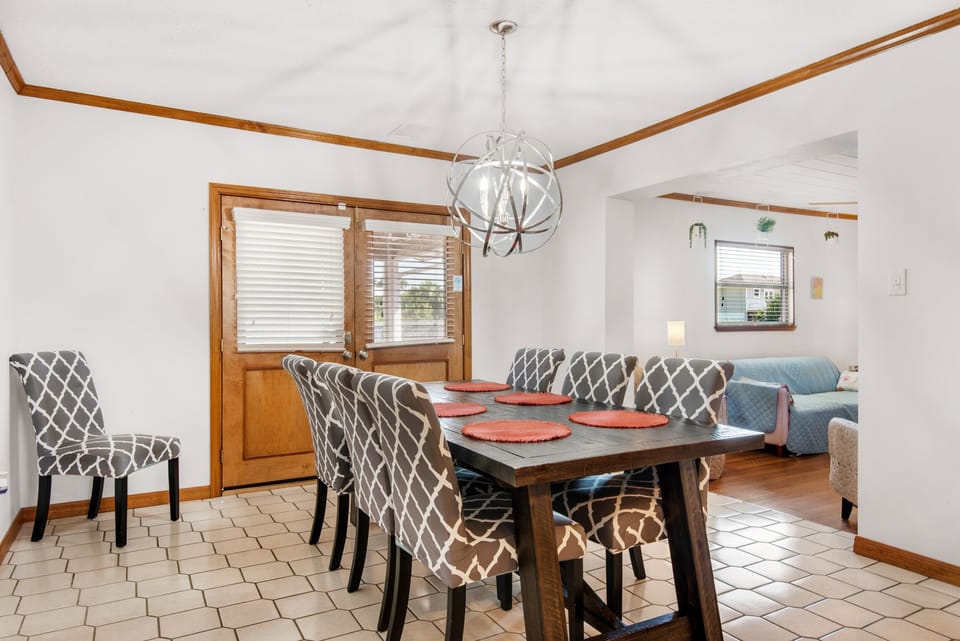 Dining table seats 6