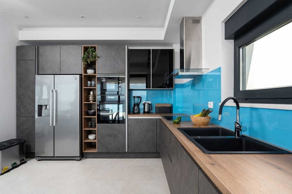 Villa offers a fully equipped kitchen with a Microwave oven, a toaster, an Espresso capsule coffee maker, a blender, an induction hob, fridge with an ice maker