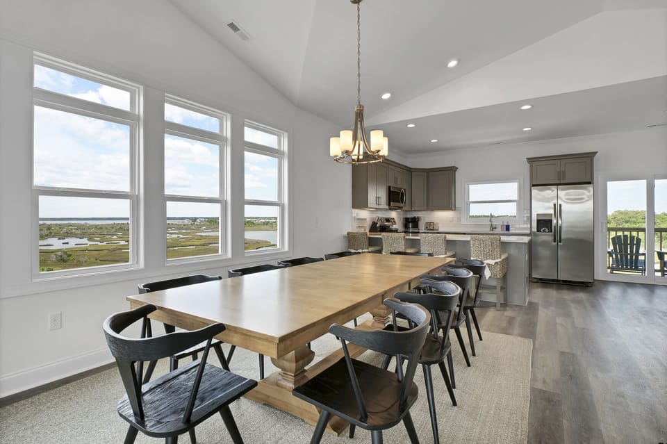Plenty of dining space here for your whole group