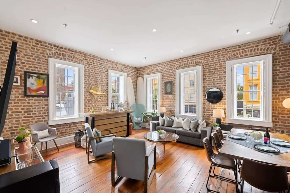 Spacious living room for your group to relax in!