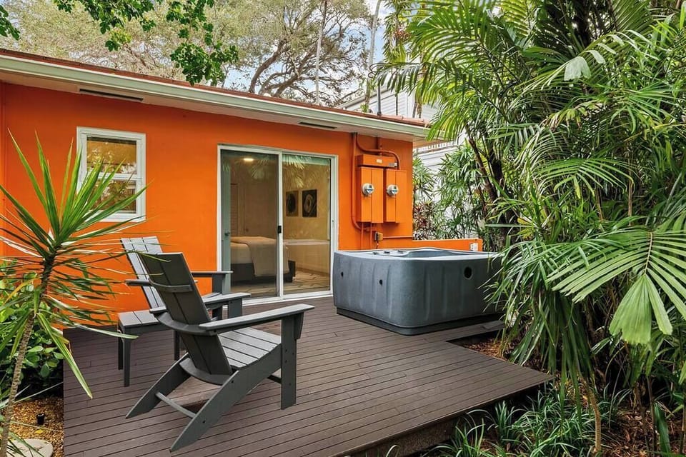 private deck / spa