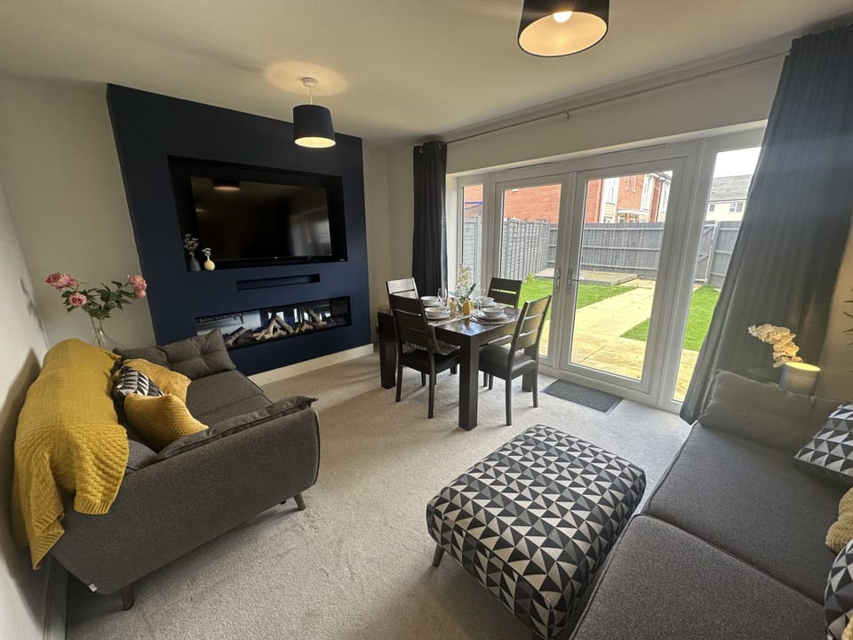 Living Room / Lounge