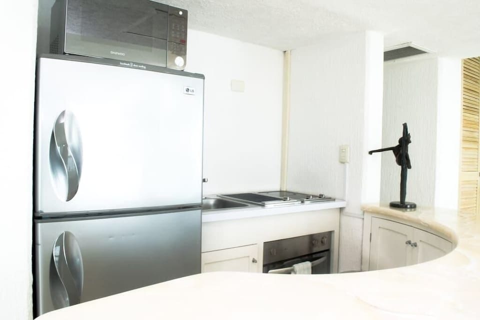 Kitchenette, microwave, fridge 