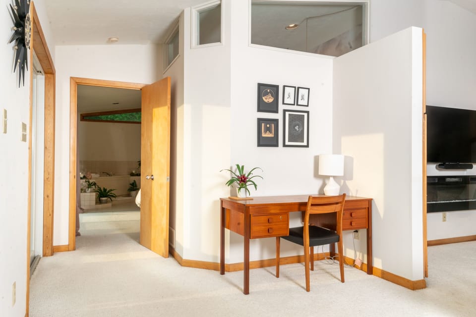 Dedicated desk space to work from home
