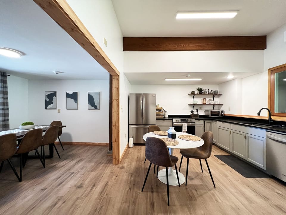 Huge Kitchen with Breakfast Table and Everything You Need!