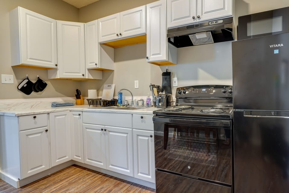 Kitchen | Toaster | Microwave | Dishware & Flatware | Blender