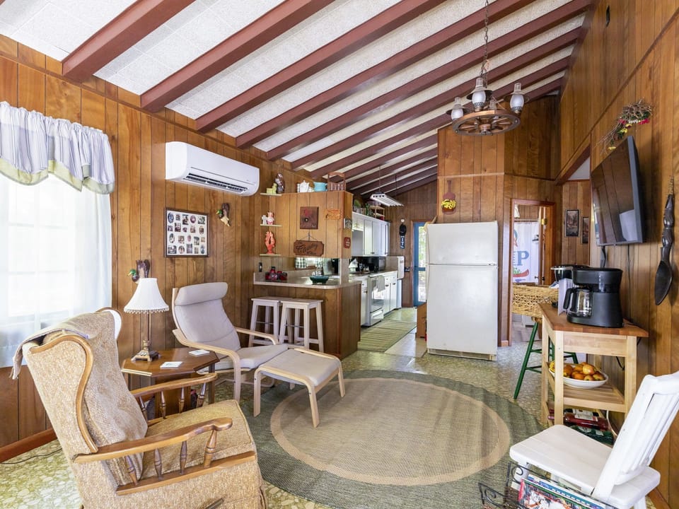 Coffee Bar/ TV area