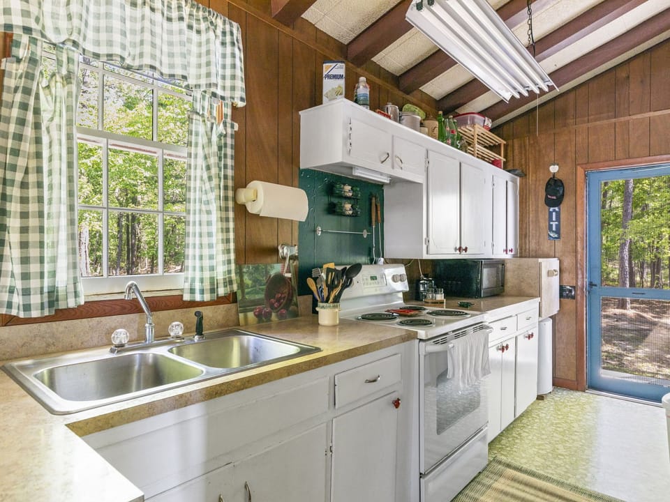 Side entrance/ Kitchen