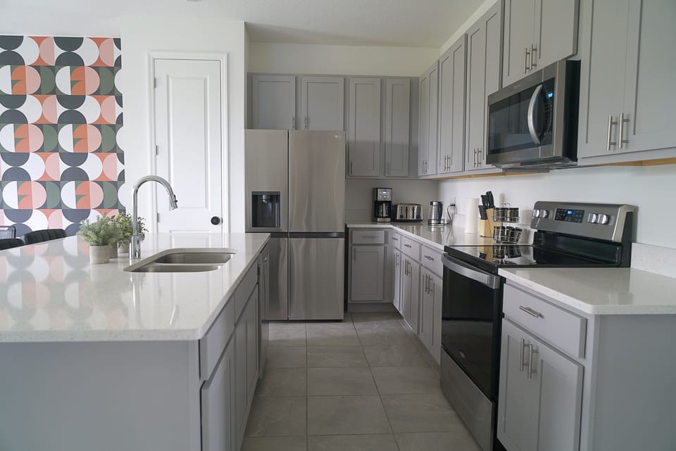 Fully stocked kitchen - view 1