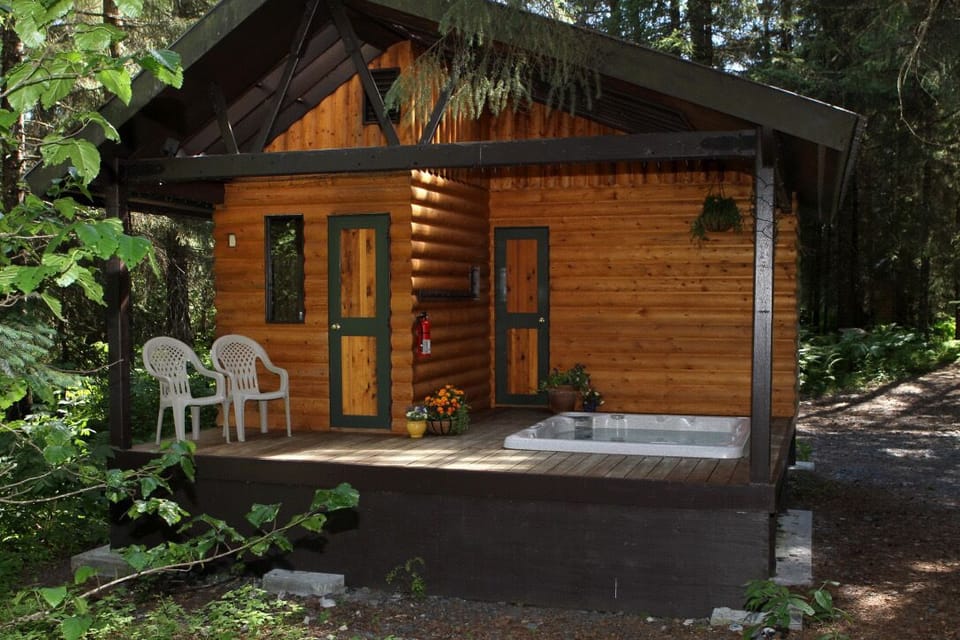 Hot tub and sauna on Bear Creek--shared with other guests on the property