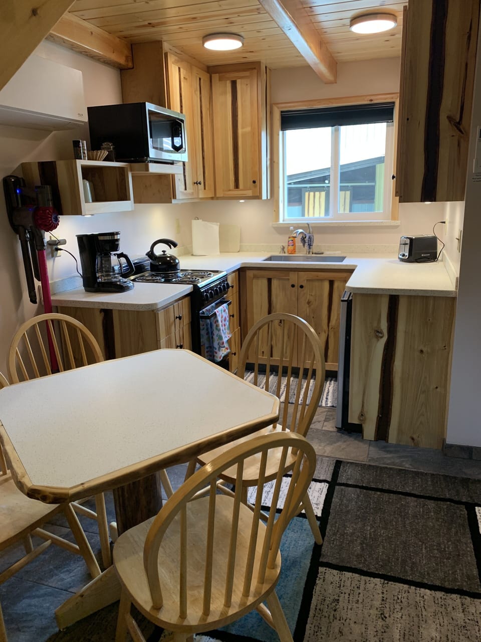 Fully equipped kitchenette