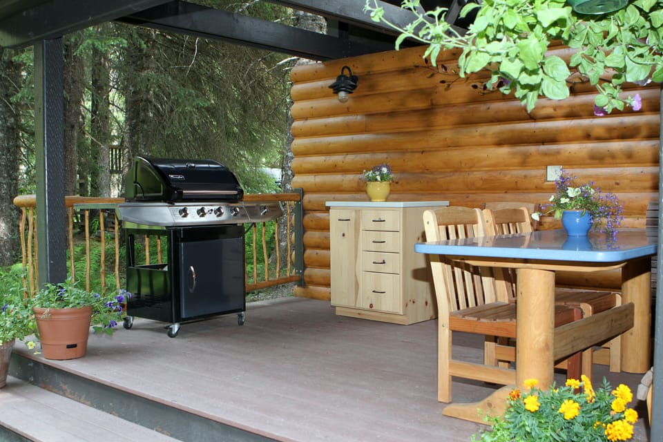 Picnic pavilion with grill available to all guests